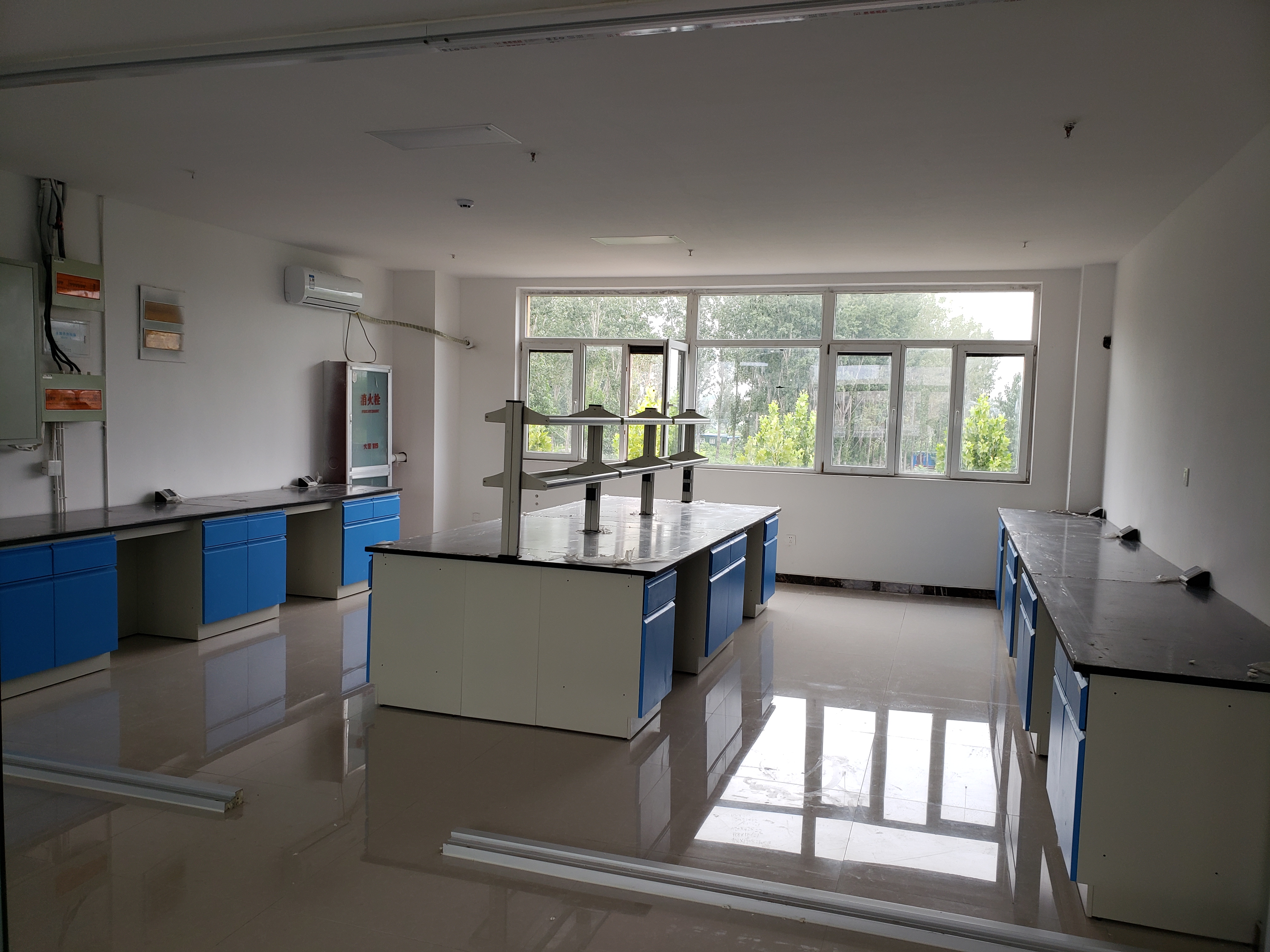 山東實驗臺廠家教你如何判斷實驗臺質量好壞？