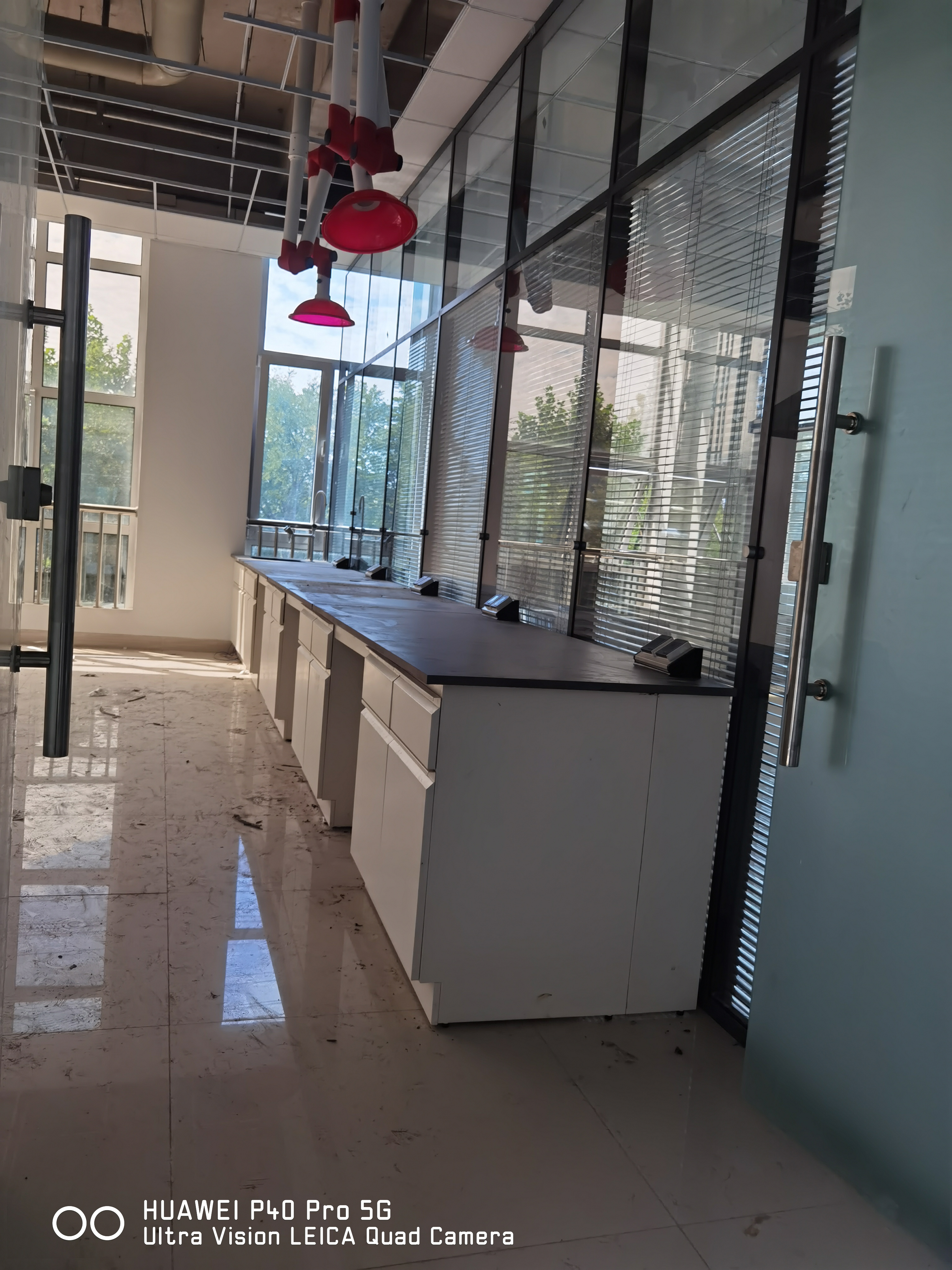 全鋼實驗室工作臺油性物質污染