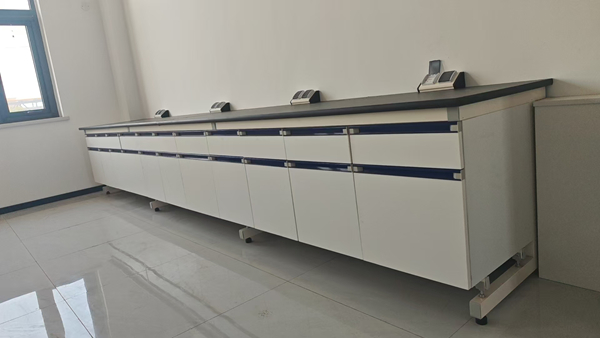 實(shí)驗(yàn)臺(tái)邊臺(tái)